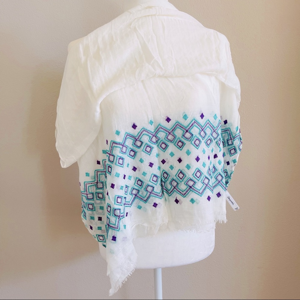 🌹 Aeropostale Geometric Scarf